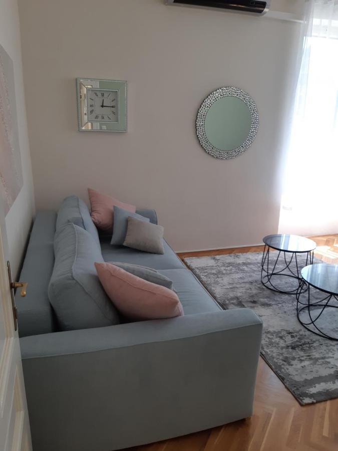 Rose Apartma